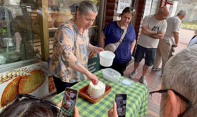 Turistik Karaelmas Ekspresi yolcuları Zonguldak'ın yöresel lezzetlerini tattı