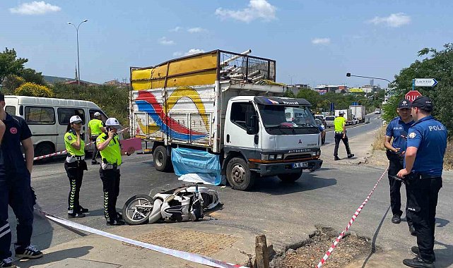 Ümraniye'de kamyonete çarpan motosikletli hayatını kaybetti