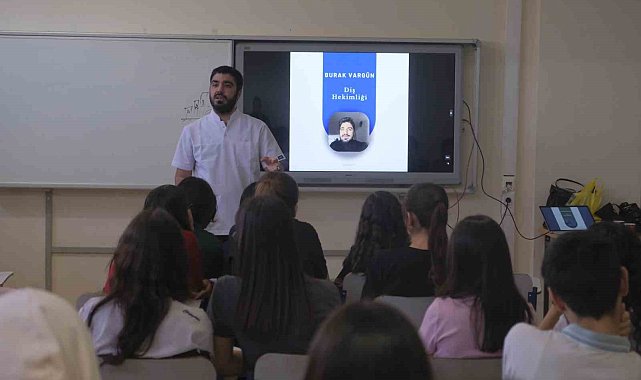 Uşak Üniversitesi öğrencilerinden liselilere meslek tanıtımı