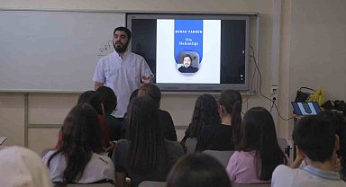 Uşak Üniversitesi öğrencilerinden liselilere meslek tanıtımı