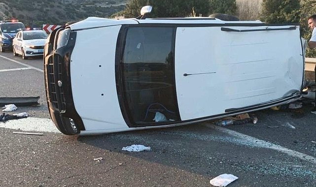 Uşak'ta hafif ticari aracın devrildi: 1 ölü, 4 yaralı