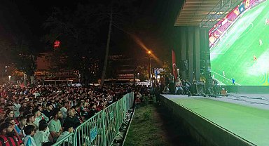 Vanspor FK taraftarları final coşkusunu dev ekranda yaşıyor