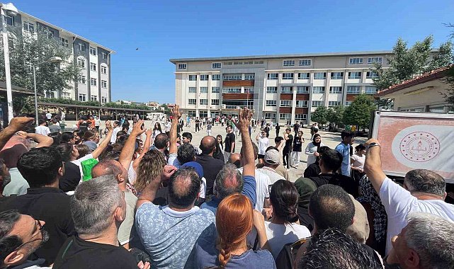 Veliler LGS'ye giren çocukları kadar heyecan yaşadı