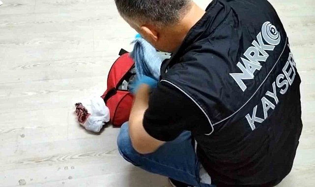 Zehir tacirleri polisten kaçamadı