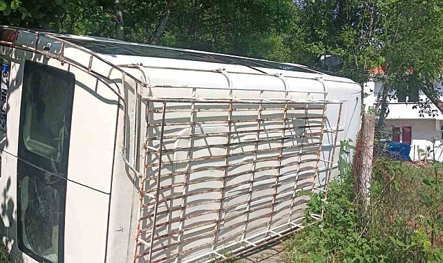 Zonguldak'ta minibüs devrildi: 3 yaralı