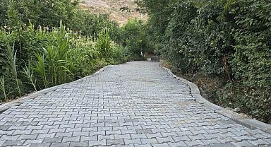 Engelli vatandaşın evinin yolu yenilendi