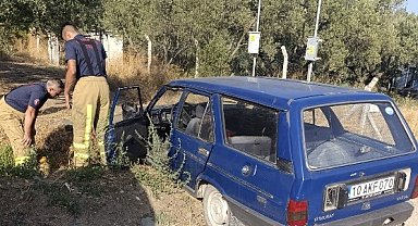Erdek'te trafik kazası: Araç yan yattı, sürücü altında kaldı
