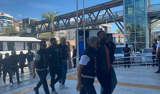 Antalya'da sokakta bıçaklandı, cesedi sarp kayalıklarda bulundu