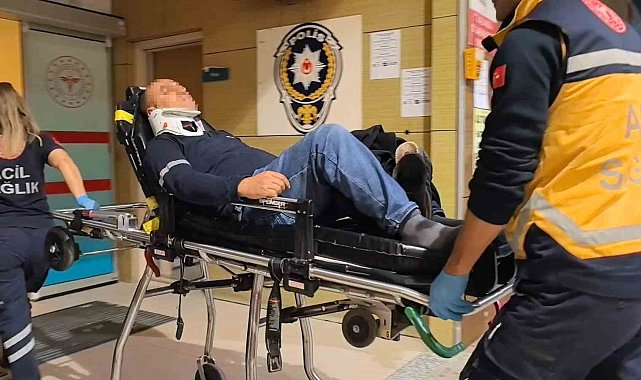 Bursa'da hafif ticari araç tırla çarpıştı: 2 yaralı