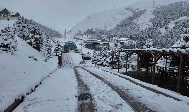 Palandöken beyaz gelinliğini giydi