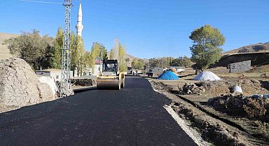 Ağrı'da köy yolları güçleniyor