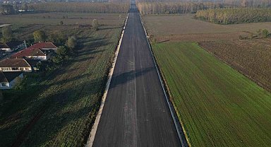 Akyazı'nın ilçe girişinin yeni bağlantı yolunda çalışmalar sürüyor