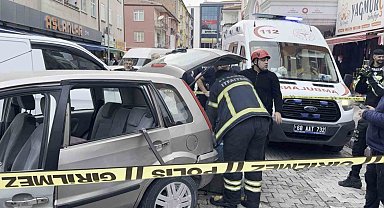 Araçtaki piknik tüpü bomba gibi patladı: 1 yaralı