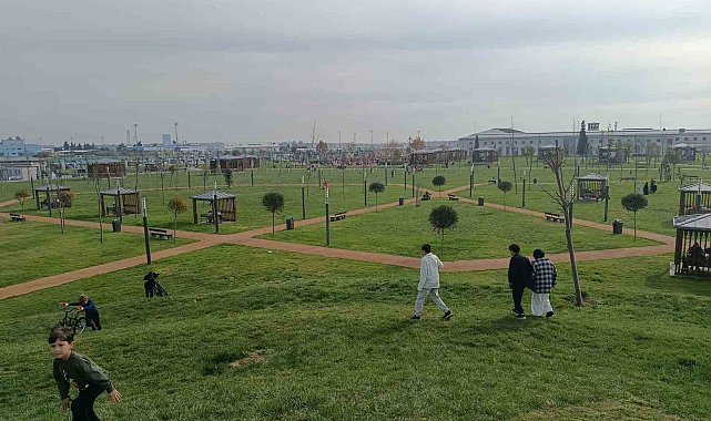 Atatürk Havalimanı Millet Bahçesi'ne ilk gününde yüzlerce vatandaş akın etti