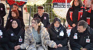 Bilecikli şehidin evinde helallik alınırken kardeşi abisinin üniformasını giydi