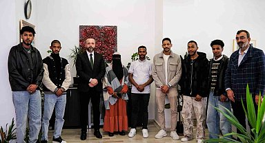 BŞEÜ rektör yardımcısı yabancı öğrencilerle buluştu