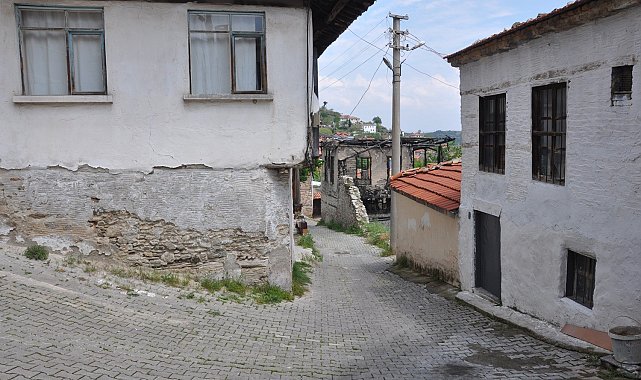 Buldan'ın tarihi 3 sokağı daha turizme kazandırılacak