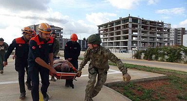 Dağın zirvesinde fenalaşınca ekiplerin kurtarmak için seferber olduğu adam hayatını kaybetti