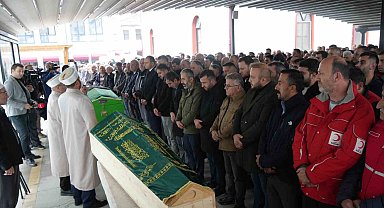 Dere yatağında cenazelerine ulaşılan anne ve oğlu gözyaşları arasında toprağa verildi