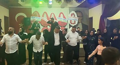 Eğirdir Belediye Başkanı Özer'in halay paylaşımı sosyal medyada gündem oldu