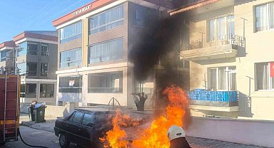 Erzincan'da park halindeki araç yandı