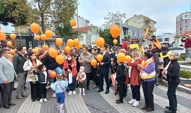 Ezine'de Lösemili Çocuklar Haftası yürüyüşü