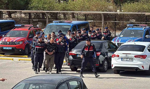 FETÖ şüphelileri denizde yakalandı