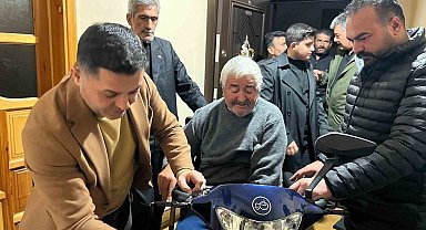 Kars MHP'den engelli vatandaşa akülü araç desteği