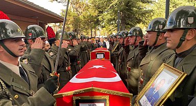 Kıdemli Başçavuş İnce ve Uzman Çavuş Dolapci, Cebeci Askeri Şehitliği'nde toprağa verildi