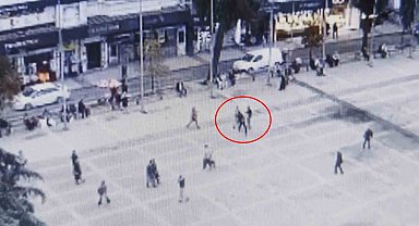 Meydanda uçan tekmeli kavga