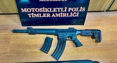 Polis çok sayıda ruhsatsız silah ve uyuşturucu maddeler ele geçirdi