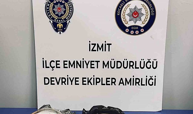 Polisin şüphe üzerine durdurduğu şahısların üzerinden uyuşturucu çıktı