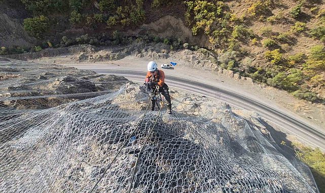 Pülümür yolunda taş düşmesi karşın güvenlik çalışmaları tamamlandı