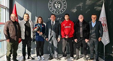 Şampiyonlara coşkulu karşılama