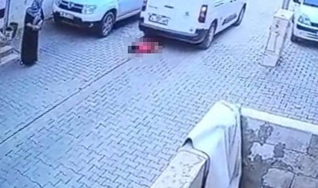 Şanlıurfa'da kargo aracının çarptığı 2 yaşındaki çocuk hayatını kaybetti... Feci kaza kamerada