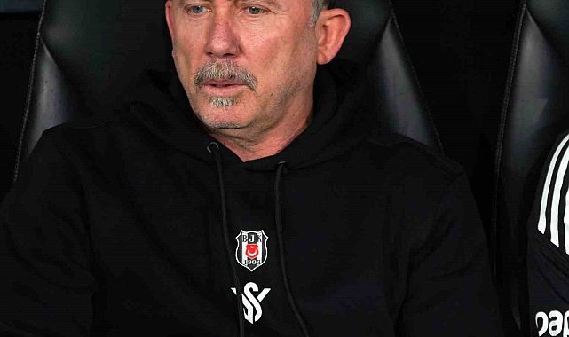 Sergen Yalçın, Beşiktaş'ın başında Fenerbahçe'ye ilk kez kaybetti