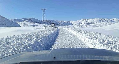 Şırnak'ta kar kalınlığı 1 metreyi aştı