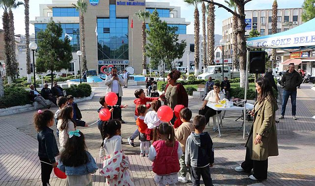 Söke'de Belediye Meydanı renkli görüntülere sahne oldu