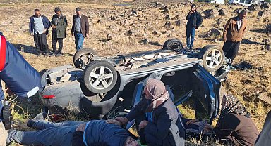 Takla atan otomobilde aynı aileden 4 kişi ağır yaralandı