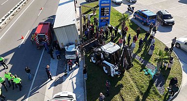 Tıra arkadan çarpan otomobilin sürücüsü hayatını kaybetti