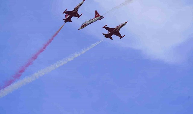 Türk Yıldızlarından Çorlu'da muhteşem gösteri