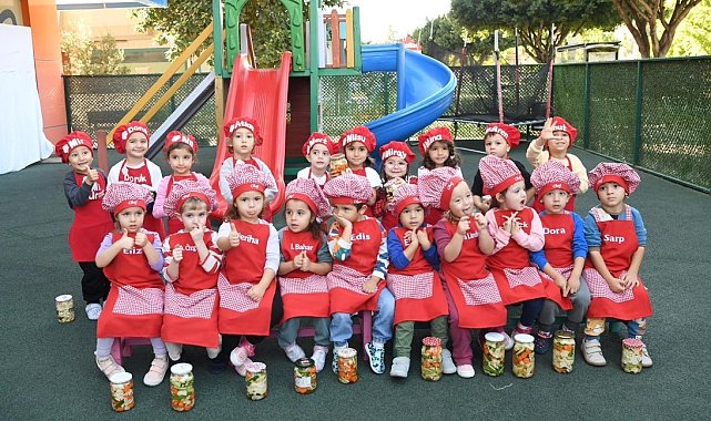 Turşular Konyaaltı'nın minik elleriyle kuruldu