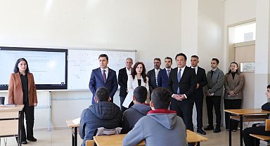 Vali Aygöl, öğrencilerle bir araya geldi