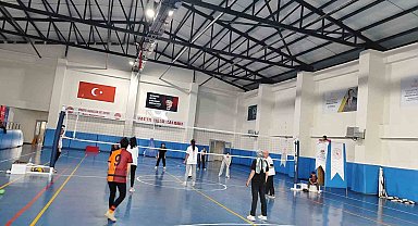 Varto Spor Salonu'nda voleybol antrenmanları devam ediyor