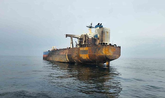 Vurulan tanker KAIROS'ta sızıntı tespit edildi