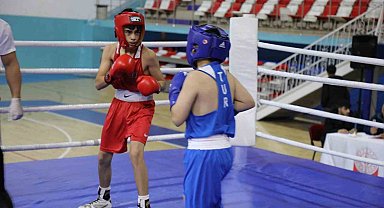 Ağrı'da Türkiye-İran-Nahçıvan Boks Dostluk Turnuvası nefes kesti