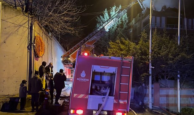 Arnavutköy'de 4 katlı binanın bacasında korkutan yangın