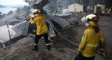 Avustralya'da orman yangınları: 16 ev küle döndü