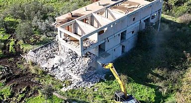 Ayvacık'ta 66 kaçak yapı yıkıldı