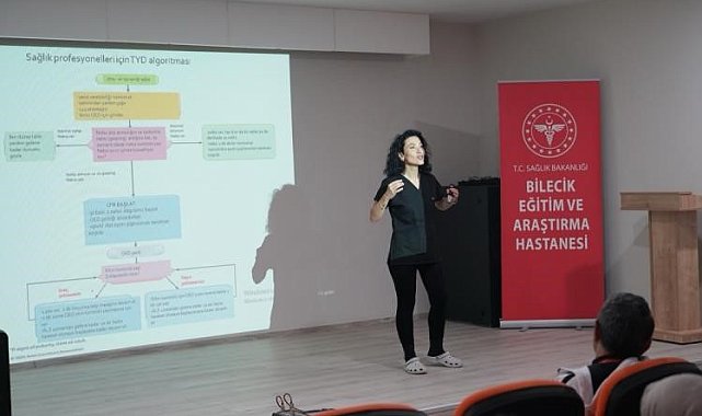 Bilecik'te sağlıkçılara 'Kalp Masajı ve Hayat Kurtarma Eğitimi' verildi